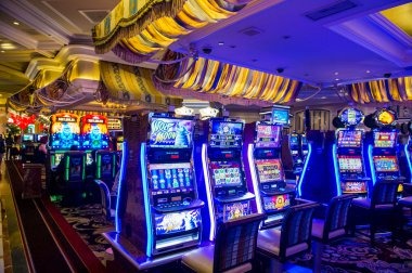 Adventures Beyond Wonderland slot game featuring bonus round with multiplier symbols